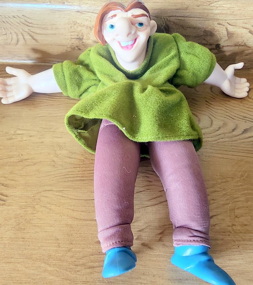 1996 Disney Hunchback of Notre Dame 9" Movie Doll Quasimodo Hand/Finger Puppet